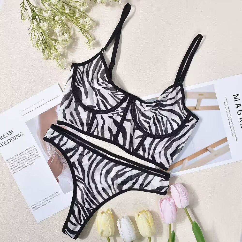 Ensemble Lingerie en Maille Transparente – Haut Ajusté & Culotte Assortie